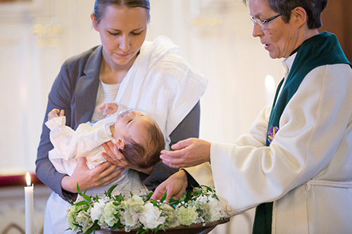 Ristiäisiä eli kastejuhlaa voidaan viettää vaikkapa kodeissa, kirkossa tai seurakunnan muissa tiloissa